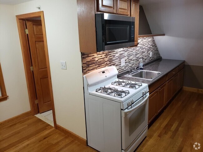 Building Photo - 660 Main St Unit 3 Rental