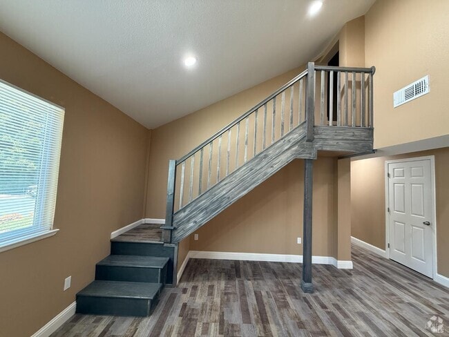 Building Photo - 666 Belvedere Dr Unit 2 Rental