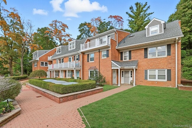 Building Photo - 1068 Boston Post Rd