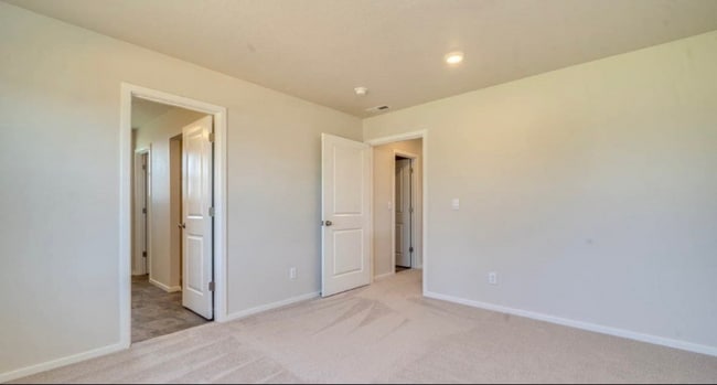 Photo - 329 Stella St NE