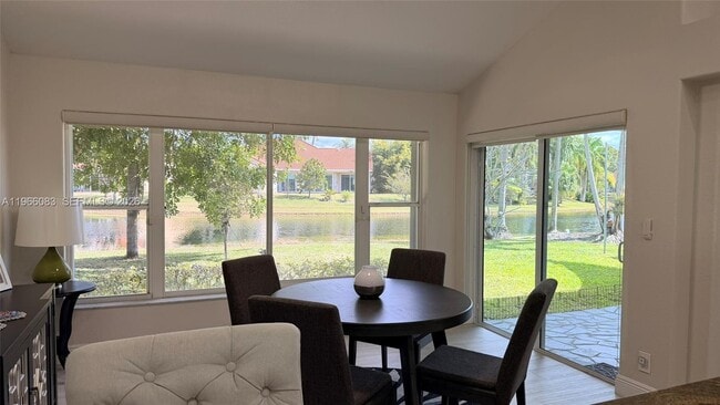 Photo - 582 Spinnaker