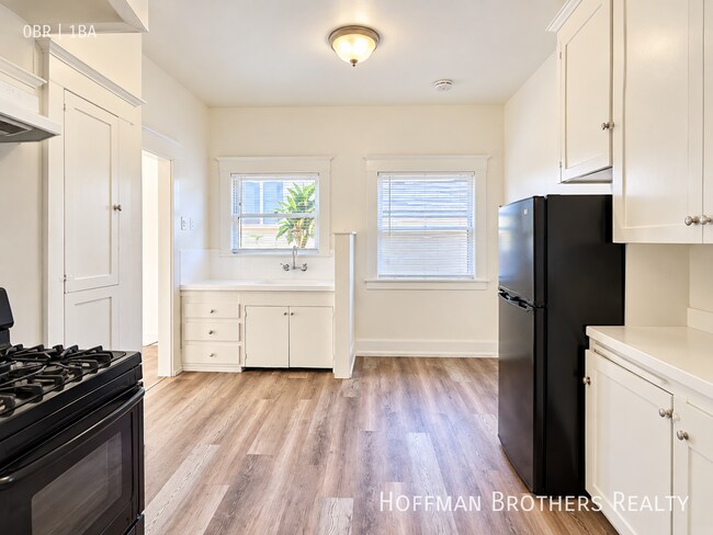 644 W 5th St Unit 4