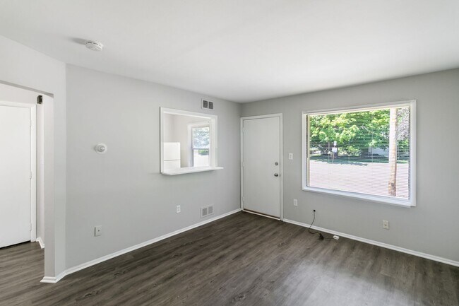 Photo - Airport Apartments (DCP Venture 3 LLC)