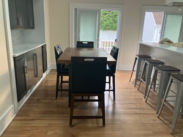 Eat-in-Kitchen
