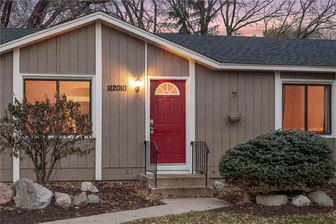 Frente 2 - 112010 Faber Ln