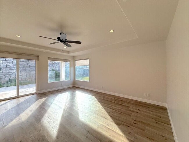 3 bed, 2 bath home w/2 car garage