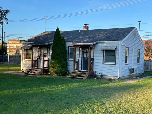 Photo - 1327 N Robberson Ave Unidad A