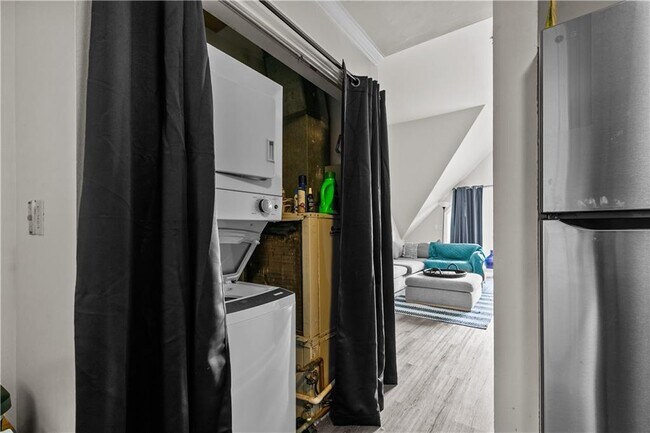 Photo - 580 Thames St Unidad A1