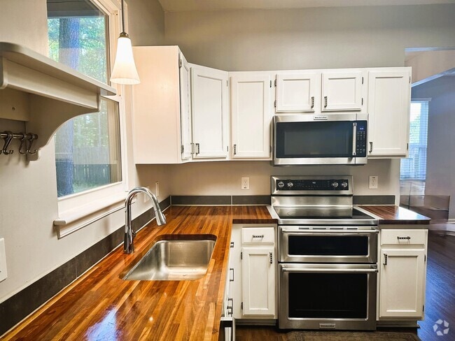 Building Photo - 322 Ash Wood Dr Rental