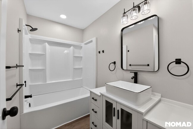 Photo - 866 Wellman St