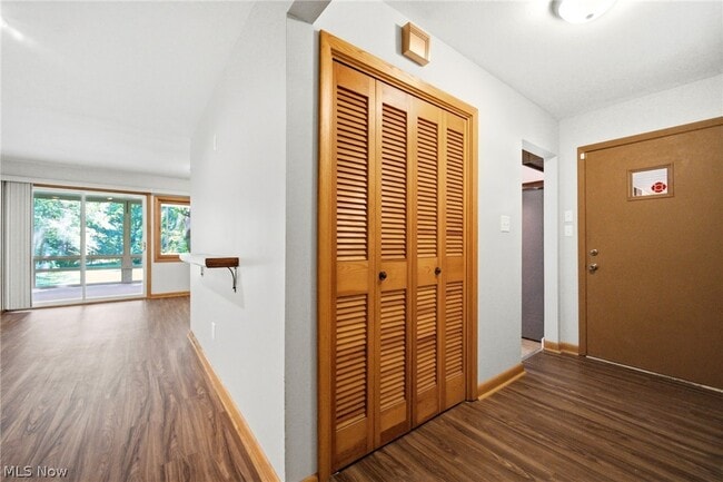 Photo - 1097 Oak Tree Rd