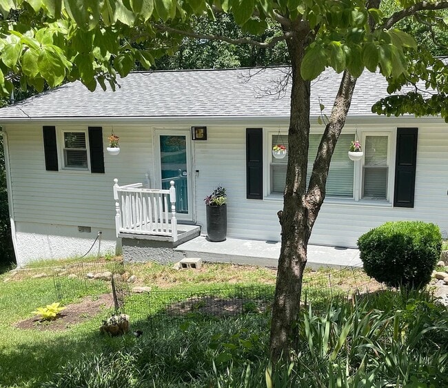 Building Photo - 3820 Altamira Dr Rental
