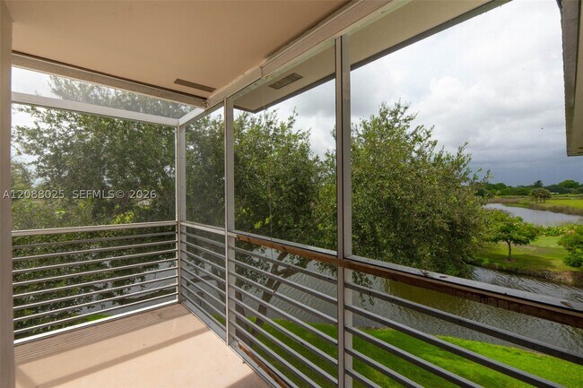Building Photo - 2441 SW 82nd Ave Unit 301