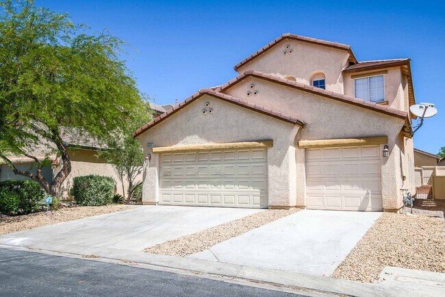 Photo - Cute 5 Bedroom Home with a 3 Car Garage!