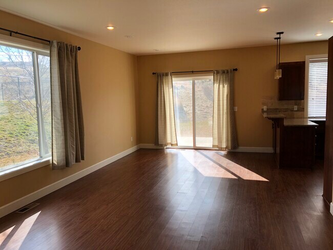 Photo - 935 Valley View Dr