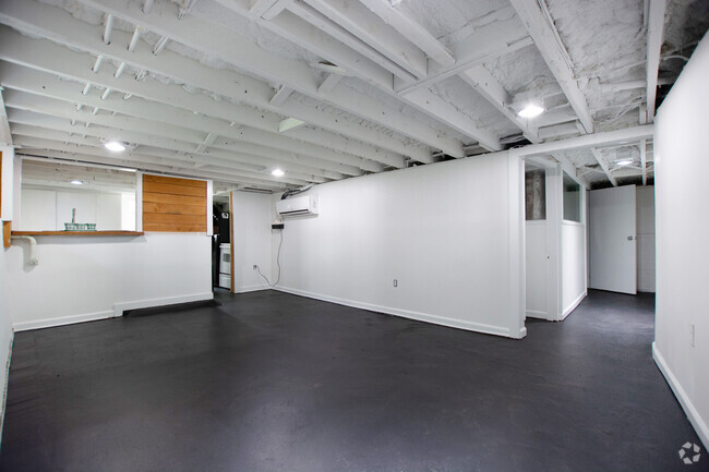 Building Photo - 1713 E Main St Unit Basement Apartment