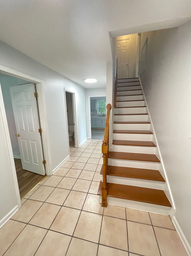 Photo - Large 5 BR 3 BA house just south of UNC Ho...