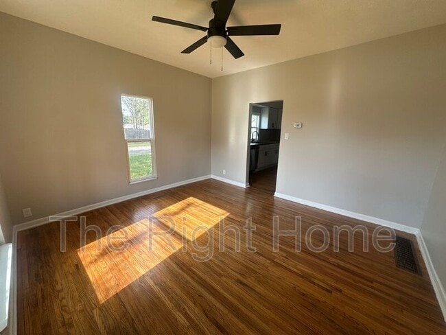 Photo - 4444 N 60th St
