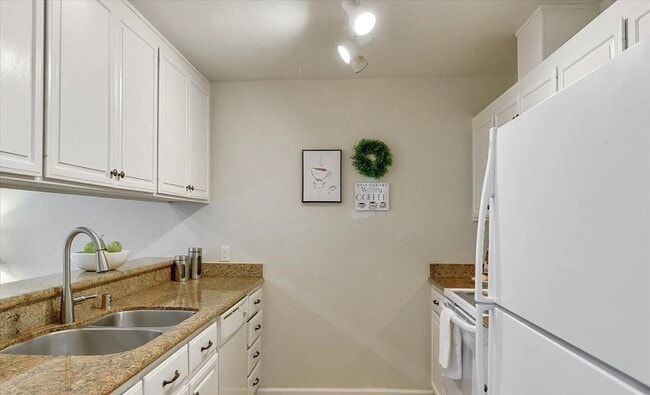Photo - Light and bright 1b/1b unit in the desirable gated community in the heart of Silicon Valley.