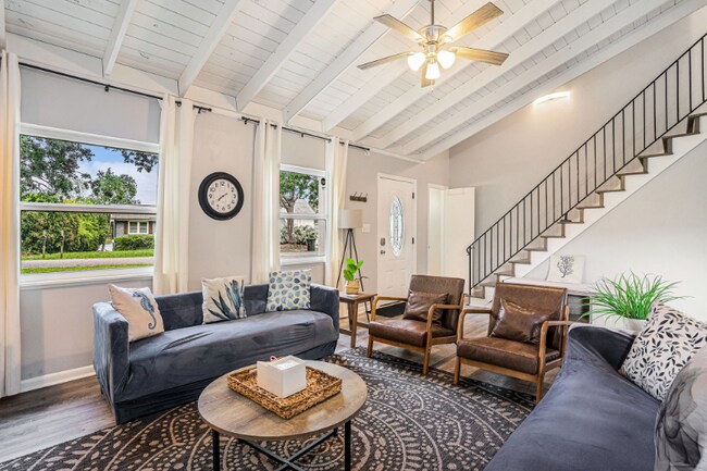 1930 Lake View Cir
