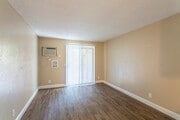 2 BR, 1 BA - 864 SF