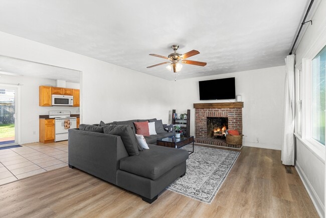 Photo - 417 Schuyler Rd