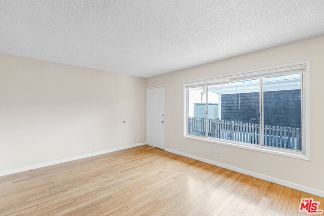 Photo - 2435 2nd St Unit 2