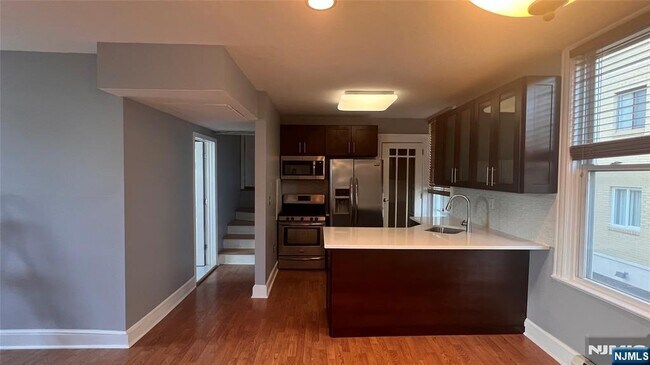 82 Edgewater Pl Unit 1