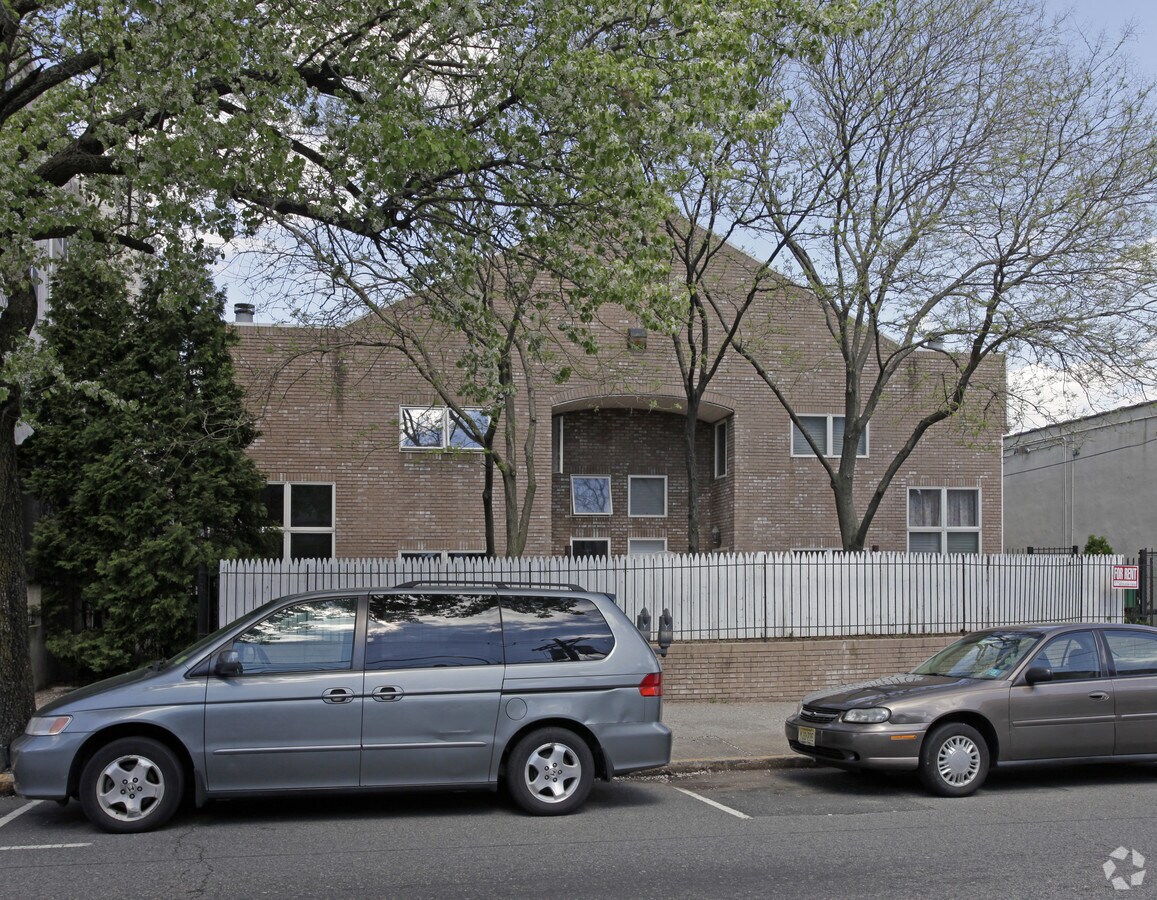 Arbor Gate Apartments - Arbor Gate Apartments