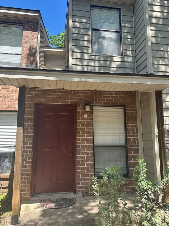 Photo - College Station -2 bedroom/ 2.5 bath - 2 story condo -Complex has a Pool.