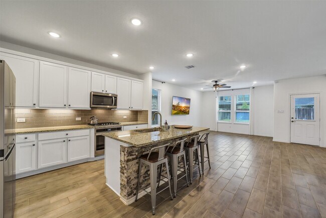 Photo - 31618 Donoso Dr