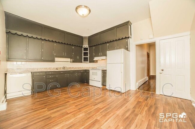 Photo - 104 N Main St