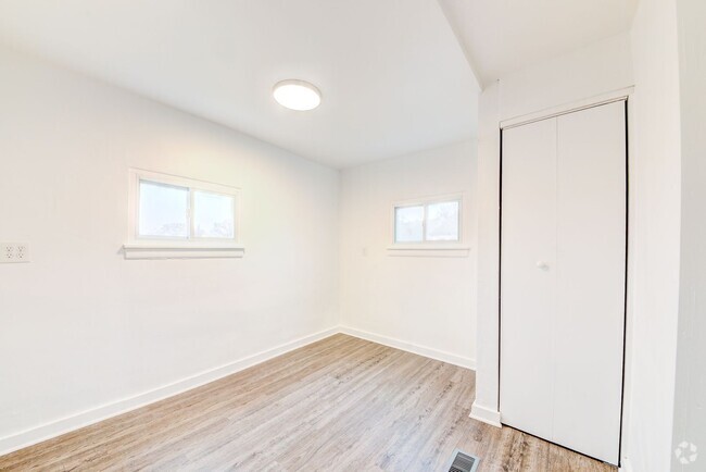 Building Photo - 615 E Warrington Ave Unit #2 Rental