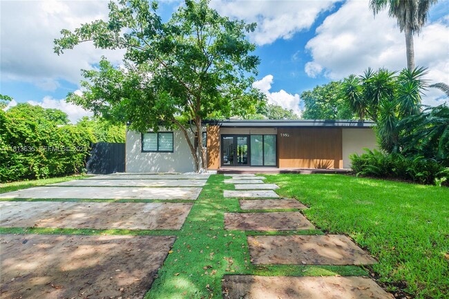 Photo - 1955 Alamanda Dr