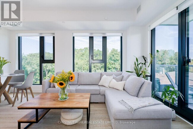 Photo - 250 Lawrence Ave W Unité 406