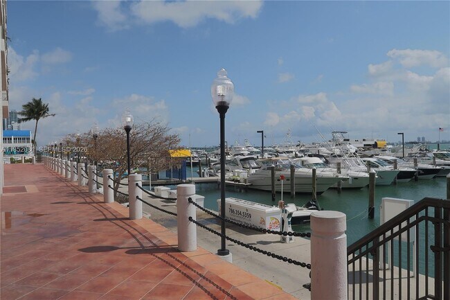 Photo - 555 NE 15th St Unidad 20K