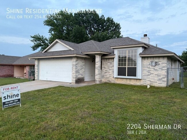 Building Photo - 2204 Sherman Dr