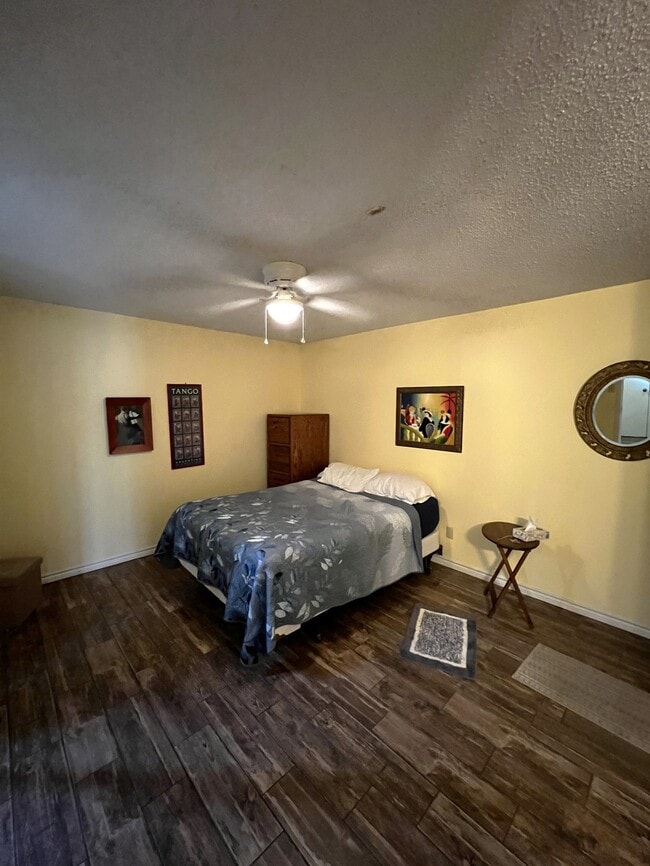 Photo - 603 Continental Dr