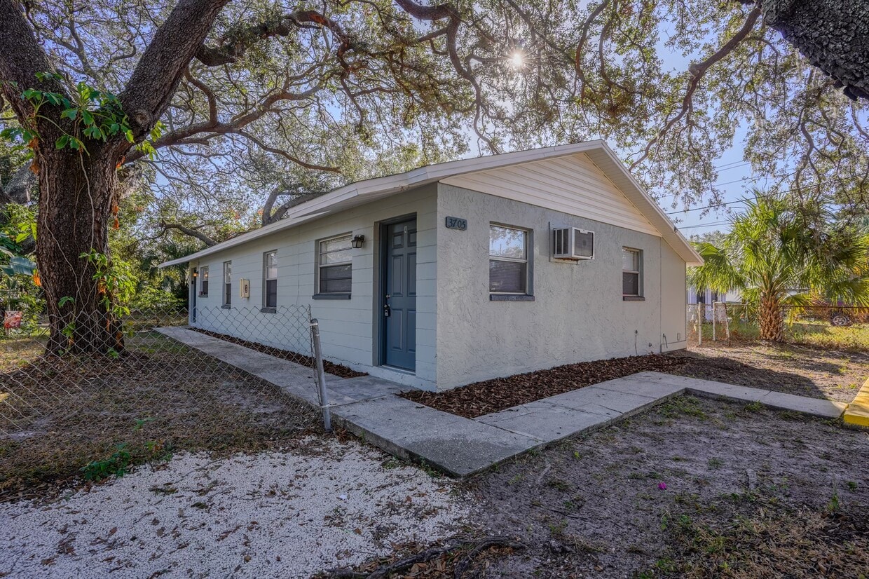 Photo - 3705 N Garrison St (Tampa, FL)