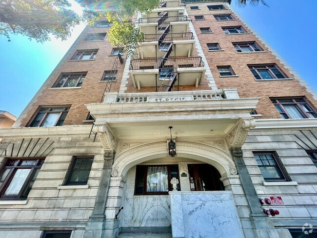 Building Photo - 7th Floor Studio Condo in Historic Buildin...