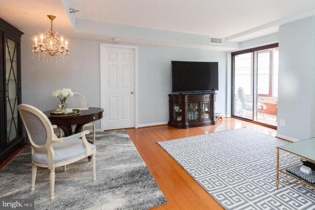 Building Photo - 2400 Clarendon Blvd Unit 906