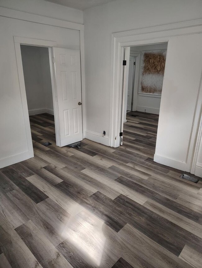 Building Photo - Fully remodeled 2 Bedroom House