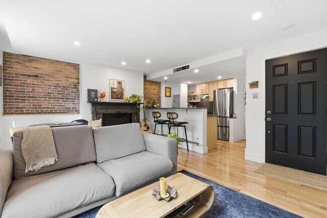Photo - 28 Derne St Unit 2