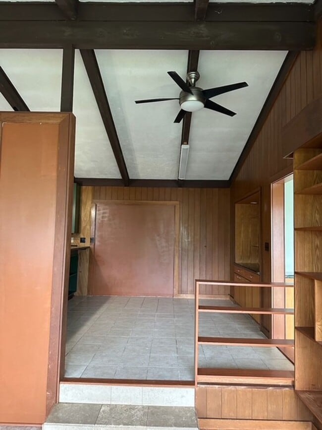 Photo - 655A Hinano St