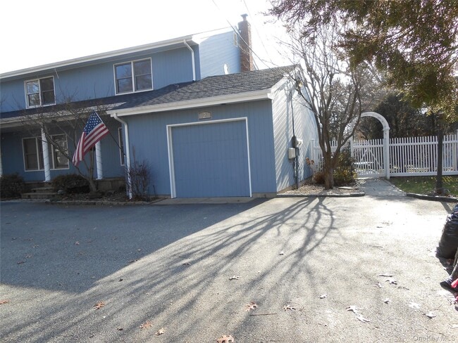 Photo - 2 Bushwick St Unit Upstairs