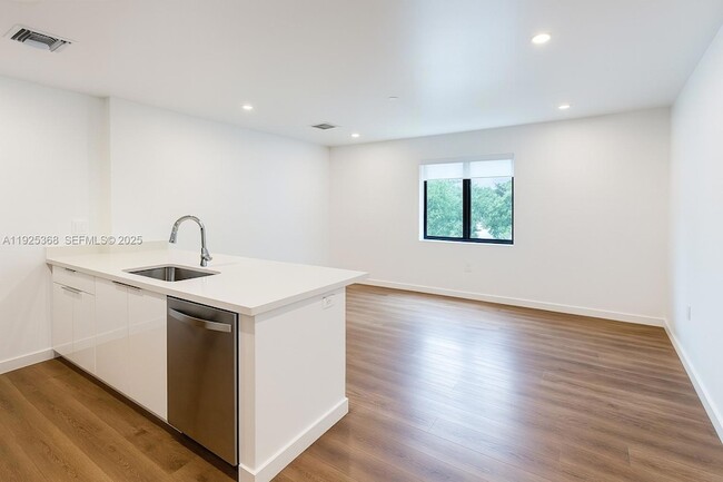 Photo - 1950 Fletcher St Unit 202