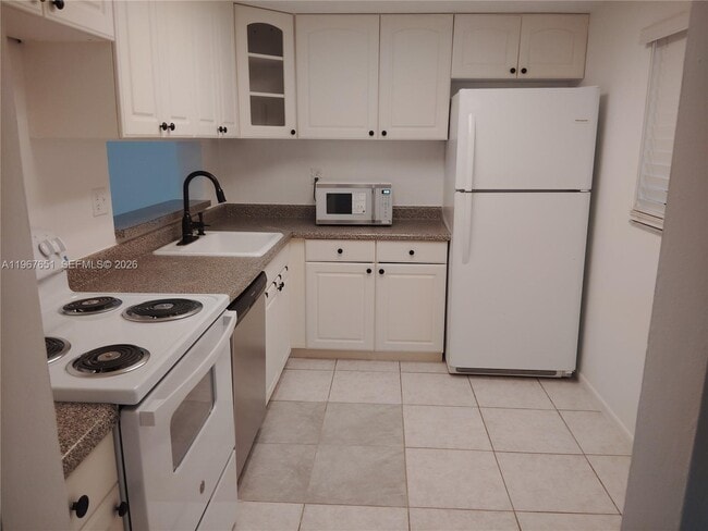 Building Photo - 8420 SW 133rd Avenue Rd Unit 210