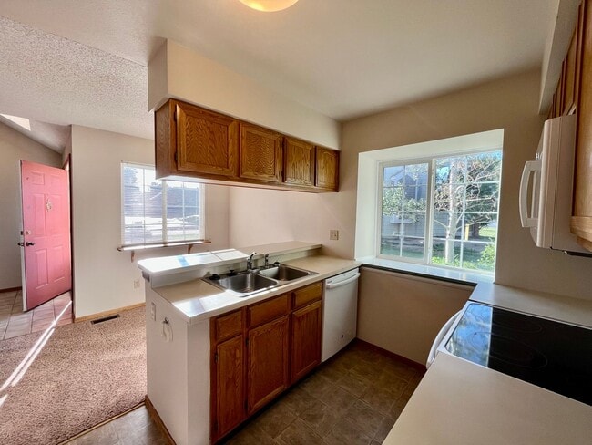 Photo - Cozy 2 Bedroom Townhome Nestled in Quiet Gated Community