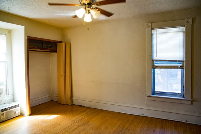 Photo - 1303 E Hennepin Ave