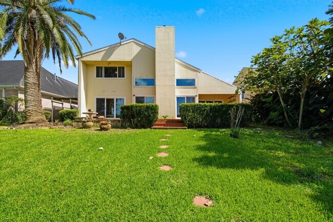 Photo - 2810 Lakeview Dr